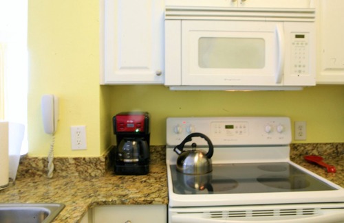 El Centro Beach Condo | FOR A LIMITED TIME "GET A 10% OFF ON A MONTHLY STAY"