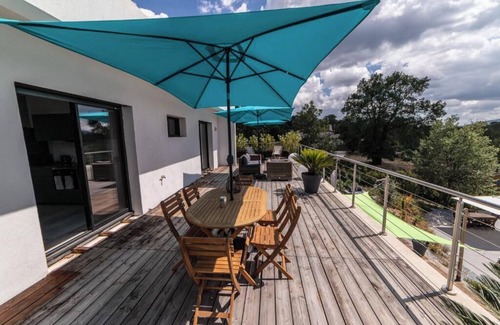 Saint-Paul-en-Foret Villa | For rent, on the second floor of our Californian villa