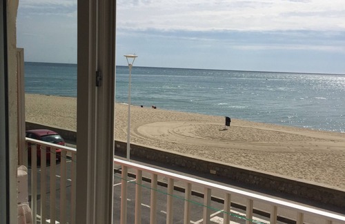 Leucate Apartment | For rent T2- Leucate plage - 1er D- Front de mer