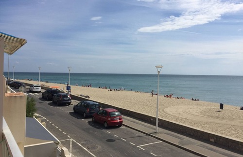 Leucate Apartment | For rent T2- Leucate plage - 1er D- Front de mer