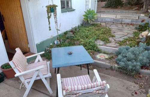 Windhoek West Apartment | For the Single Traveller close to town
