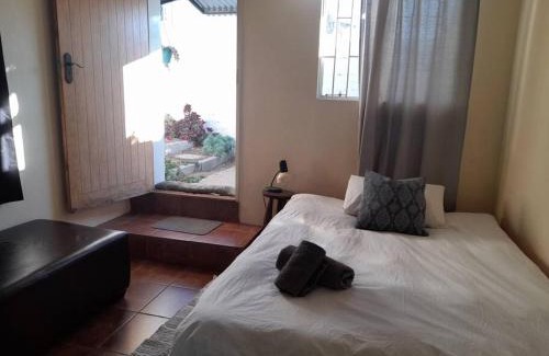 Windhoek West Apartment | For the Single Traveller close to town