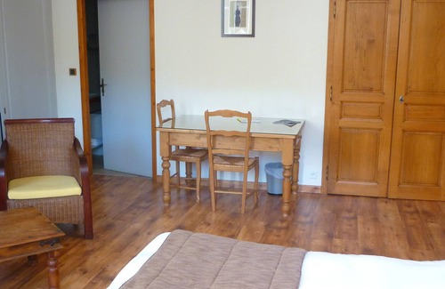 Salins-les-Bains Apartment | For your stays, prefer the rooms of the Charles Sander hotel