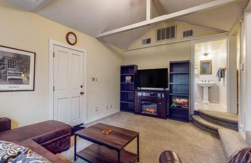 Lakeport House | Forbestown Carriage House