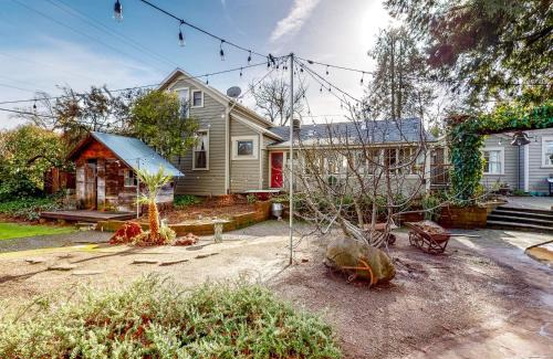 Lakeport House | Forbestown Carriage House