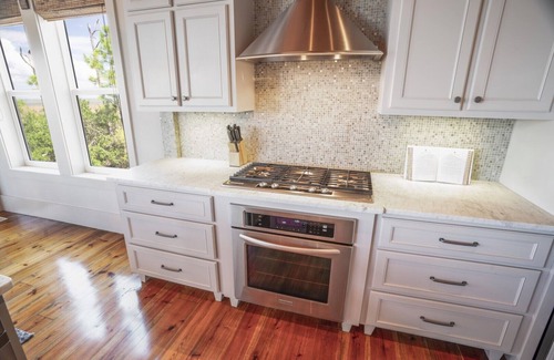 Plantation House | 'Forcynthia' Luxury Bay Home, 4BR/4.5BA w/dock, kayak launch