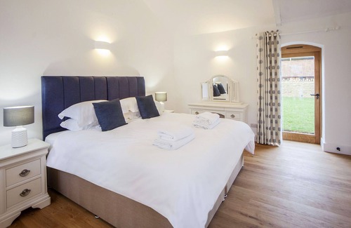 Bradford-on-Avon Other | Ford Farm Coach House - Stunning Barn Conversion