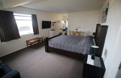 Petone Hotel | Foreshore Motor Lodge