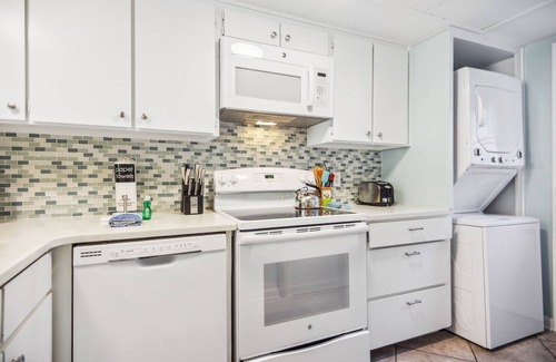 Hilton Head Island House | Forest Beach Townhome - Pet Friendly - 1 Block from the Beach