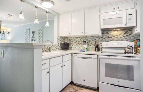 Hilton Head Island House | Forest Beach Townhome - Pet Friendly - 1 Block from the Beach