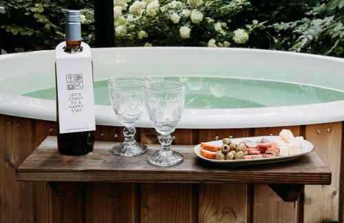 Rheezerveen House | Forest Bungalow 1 - Hottub - Nature - Relax