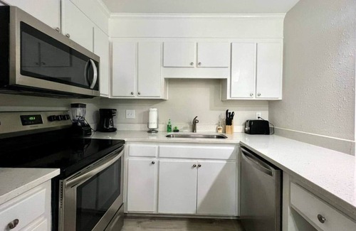 Westminster Condo | Forest Comfort Modern 2BR by Lakes & Clemson