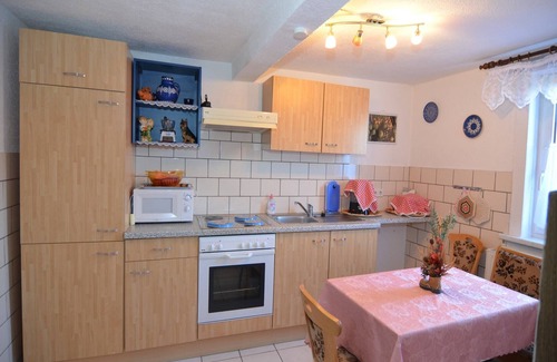 Neustadt am Rennsteig Apartment | Forest Escape with Garden