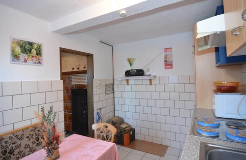Neustadt am Rennsteig Apartment | Forest Escape with Garden