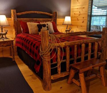 Broken Bow House | Forest Edge Cozy Cabin Fire Pit