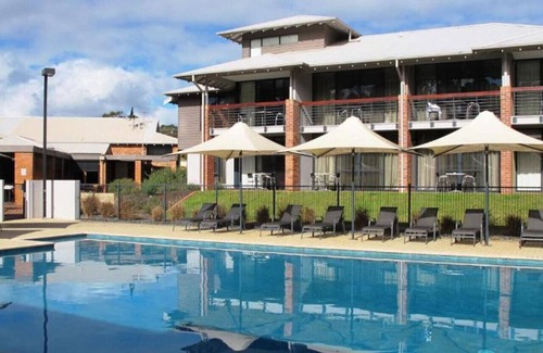 Margaret River Villa | Forest Edge Villa | Family Friendly | Walk To Town