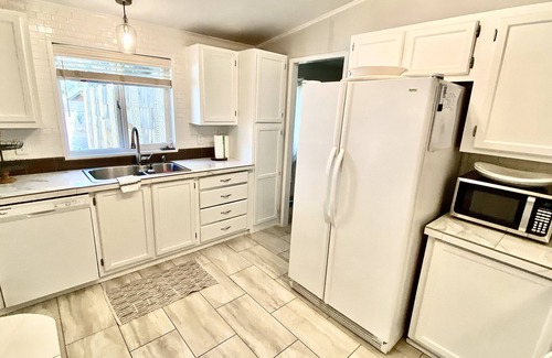 Deschutes River Woods House | Forest Escape - Hot Tub under the Stars- AC- Zipline- No Train Noise