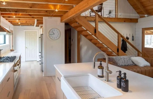 Wardensville House | Forest Getaway: Fast Wi-Fi, 5 Min to downtownnn
