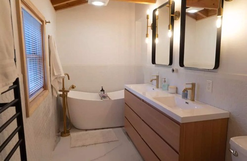 Wardensville House | Forest Getaway: Fast Wi-Fi, 5 Min to downtownnn