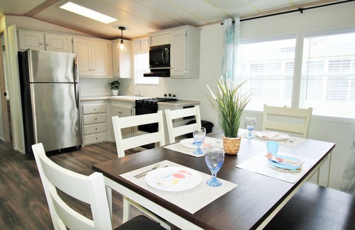 Sherkston House | Forest Grove Beauty - Newly Renovated and Ready for You