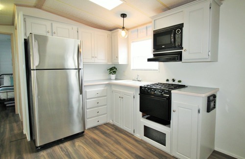 Sherkston House | Forest Grove Beauty - Newly Renovated and Ready for You
