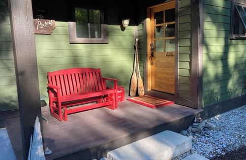 Williamsburg Cottage | Forest Haven - nA Spectacular Cottage Home on Antrim's Chain of Lakes