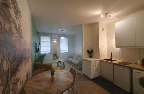 Saint-Ouen Apartment | Forest Hill Studio - Premium Residence