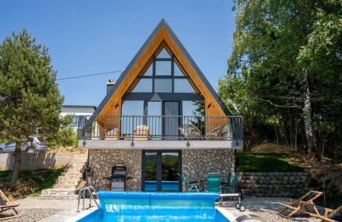 Resnik House | Forest Hillside Cabin Tarcin