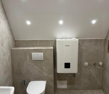 Resnik House | Forest Hillside Cabin Tarcin