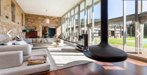 Barcelos Villa | Forest Home