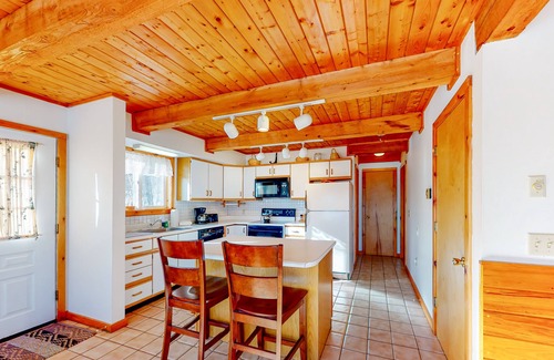 Wilmington House | Forest Home with Shared Pool & Hot Tub, WiFi, & Washer/Dryer - One Small Dog OK