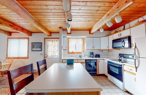 Wilmington House | Forest Home with Shared Pool & Hot Tub, WiFi, & Washer/Dryer - One Small Dog OK
