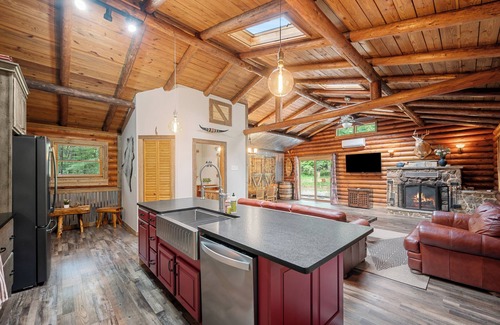 Kabletown Cabin | Forest Log Cabin Dogs Friendly 3bd/2b