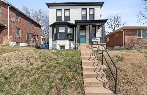 Clayton-Tamm House | Forest Park Retreat by StayLage