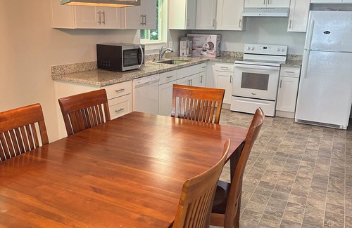 Edmonds Apartment | Forest Retreat ~ Serene & Secluded 2-bedroom apartment with WiFi in Edmonds