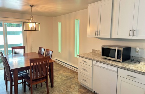 Edmonds Apartment | Forest Retreat ~ Serene & Secluded 2-bedroom apartment with WiFi in Edmonds