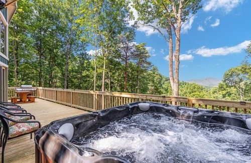 Elkton House | Forest Ridge Cabin - Hot Tub, Wi-Fi, National Park 15 Min, Fire Pit
