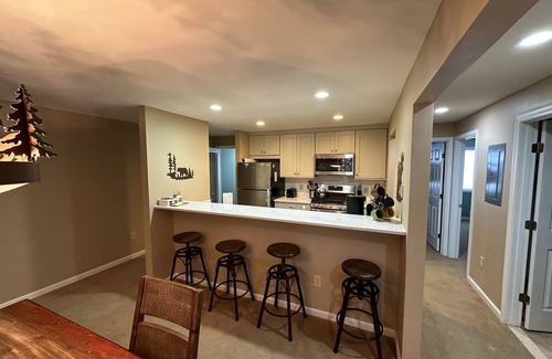 Lincoln Condo | Forest Ridge condo- easy access to skiing, hiking etc; 2hr drive from Boston