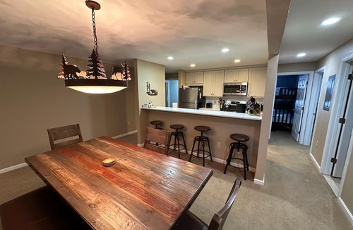 Lincoln Condo | Forest Ridge condo- easy access to skiing, hiking etc; 2hr drive from Boston