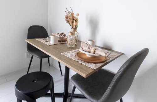 Tomigaya Apartment | Forest Side Yoyogi Park 202