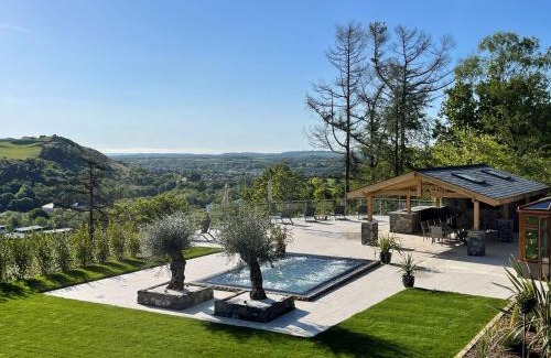 Pontyclun House | Forest View