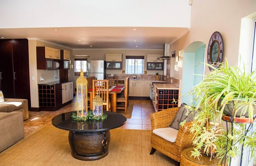 Knysna Villa | Forest View Pezula beautiful, 3 bedroom house equipped with inverter.