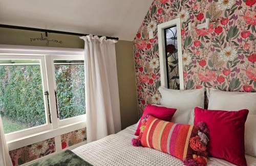 Paihia Other | Forest Waters Raspberry Dream Cabin