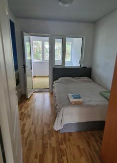 Plavniekkalns Apartment | Forest-windowed 400m to beach Lielupe apartment