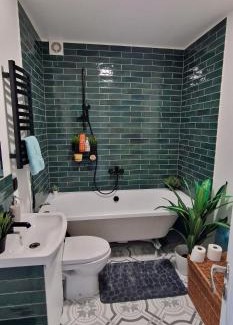 Plavniekkalns Apartment | Forest-windowed 400m to beach Lielupe apartment