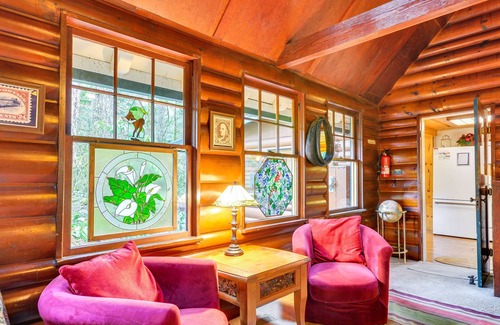 Rhododendron Cabin | Forested 'Minikahda Lodge' w/Hot Tub Near Mt Hood