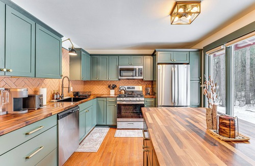 Schroon Lake Cabin | Forested Retreat w/Sauna: 5 Mi to Schroon Lake