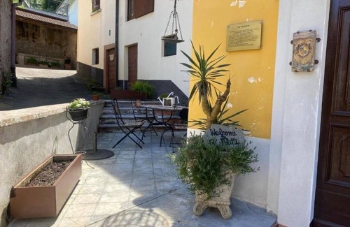 Ganna House | Foresteria Lombarda B & B Cà Pelitti - room with bunk bed