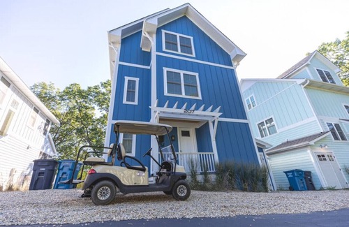 Michigan City House | Forever In Blue Jeans 207 Joe Lane · Forever In Blue Jeans-Coastal Chic
