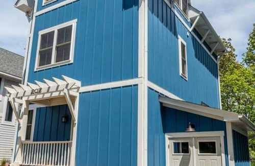 Michigan City House | Forever In Blue Jeans 207 Joe Lane · Forever In Blue Jeans-Coastal Chic